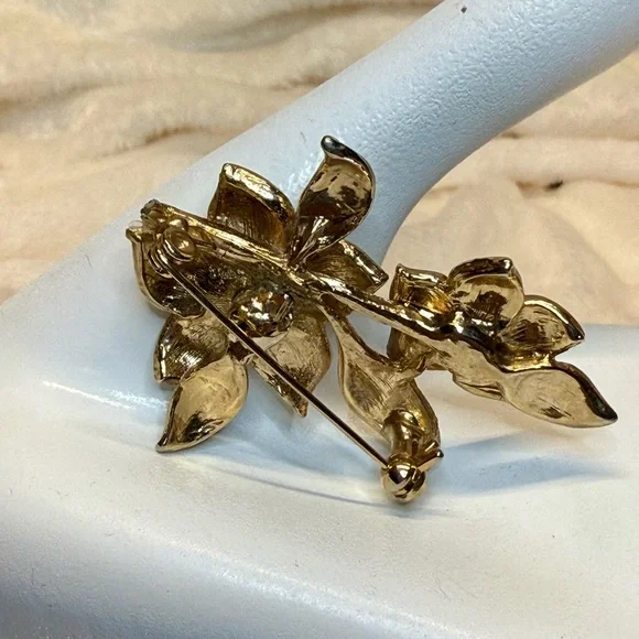 Vintage Rhinestone Enamel Floral Gold Tone Brooch Pin EUC - Picture 9 of 15